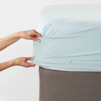 300 Thread Count Ultra Soft Fitted Sheet - Threshold 6 300 Thread Count Ultra Soft Fitted Sheet - Threshold - Image 4